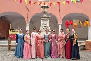 Danze storiche: grande successo per &quot;La riverenza&quot; gruppo dell&#039;associazione Antica Massa Cybea che studia e insegna le danze rinascimentali