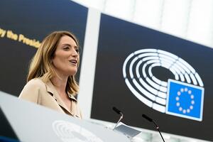 La battaglia della consigliera Maria Mattei per le donne iraniane trova il supporto della presidente del Parlamento Europeo Roberta Metsola