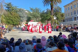 Creatività, arte, musica e cultura: la meglio gioventù del liceo artistico Gentileschi di Carrara nel suo storico Carnevvale