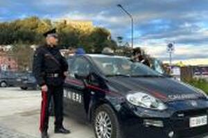 Sinergia vincente tra cittadini e 112: i Carabinieri di Massa sventano un presunto furto in abitazione e bloccano una donna in fuga