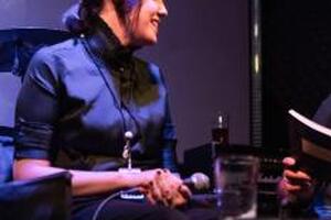 La scrittrice Visentin presenta "la Scogliera" al circolo Leonardo di Massa