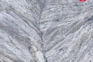 Raggiunto l'alpinista precipitato per 35 metri sul Pizzo d'Uccello: in corso il trasferimento in ospedale