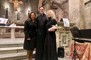 Duomo gremito per il concerto di canti di natale in Duomo a Carrara organizzati da Fidapa di Massa Carrara