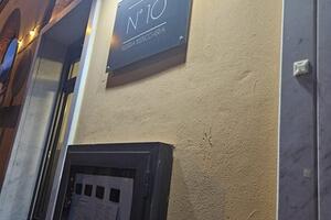 Chiusa, ma già riaperta da nuovi gestori l'ex pizzeria 10 su via Ghiacciaia, nella bolgia dei cantieri: il saluto di Michela Pinelli ai precedenti titolari e la speranza - vana- che ai negozianti rimasti nella zona disastrata vengano abbassate le tasse