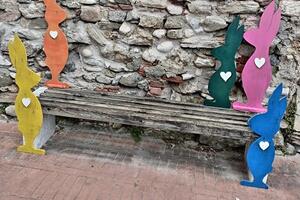 Torano le sculture dei coniglietti a Grazzano: la gioia dei residenti