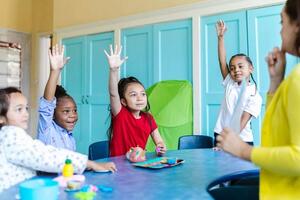 Accesso gratuito all&#039;intero ciclo scolastico dal nido alle superiori e  ai centri estivi per i bambini rifugiati nel comune di Carrarativi gratuti