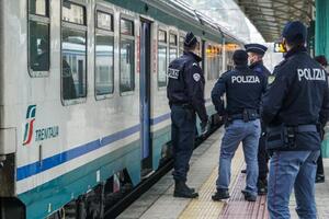 Spacciatore straniero di 36 anni, pluripregiudicato,  arrestato dalla Polfer di Pontremoli con oltre 20 grammi di eroina