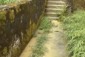 Villaggio San Luca, infiltrazioni e promesse disattese.  «Adesso basta, il Comune intervenga»