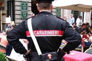 Ubriaco a Massa nella 'zona rossa' fa resistenza al controllo dei carabinieri: arrestato un 44enne italiano