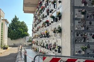 Degrado, sporcizia, mancanza di rispetto degli orari e della dignità dei defunti e delle loro famiglie: la drammatica realtà del cimitero di turano a Massa