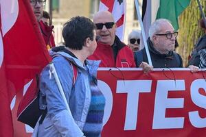 "Repressione del dissenso vero cuore dei decreti sicurezza del governo": l'assessore regionale Nardini in piazza coi manifestanti attacca il governo