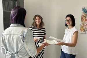 Affido familiare: nei comuni lunigianesi sacchetti in carta personalizzati per sensibilizzare sul tema dell’accoglienza