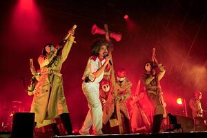 Tutti pazzi per Caparezza: grande successo per il concerto a CarraraFiere