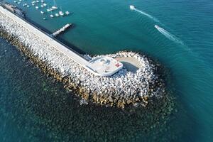 Canesi presenta all&#039;amministrazione e a Retiambiente e proposte per migliorare la passeggiata sul molo e torna a bacchettare i cittadini per la loro maleducazione