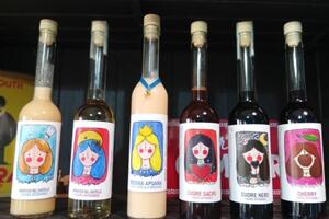 Liquore alla torta di riso e birra Piazza Aranci, Frigido e La Rocca: il birrificio del Castello con le etichette artistiche di La Lunatica lancia una serie originale di prodotti made in Massa