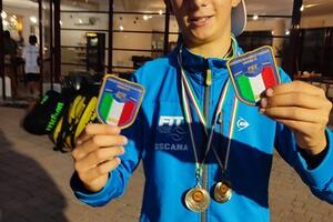 Mattia Viaggi, giovane promessa del tennis, premiato dal Panatlhon Club Massa Carrara per i risultati conseguiti nel 2025