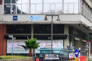 Troppi fondi sfitti a Massa: la critica dell'associazione Confimpresa