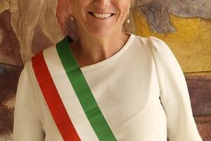 “Basta strumentalizzazioni. Anziché fare propaganda la senatrice Campione sostenga la mia richiesta al Ministero per avere più forze dell’ordine”: la replica del sindaco  di Carrara Serena Arrighi