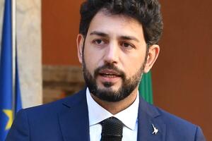 Il saluto dell&#039;onorevole Barabotti al questore di Massa Carrara Santi Allegra alla vigilia del pensionamento