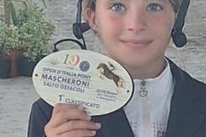 Stesso nome, stessa eccellenza sportiva a Massa: la piccola Adele Fruzzetti campionessa agli Open d'Italia di ippica,  nel salto ad ostacoli under 10