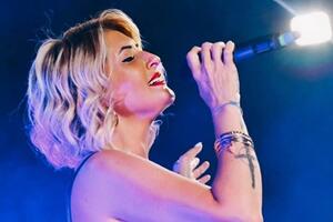 Simona Galli, voce dell'impegno sociale: la cantautrice pratese agli eventi de "La Rivincita"