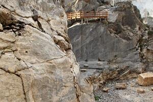 Proseguono le visite guidate al sito archeologico di Fossacava: domenica 12 ottobre un nuovo appuntamento per conoscere la storia delle cave romane a Carrara