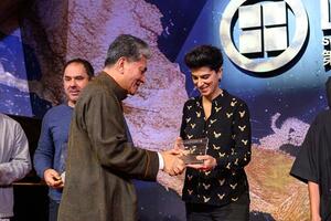 Premio Eccellenza LIH PAO Sculpture Biennale Awards alla scultrice carrarese Selene Frosini: premiazione a Taipei