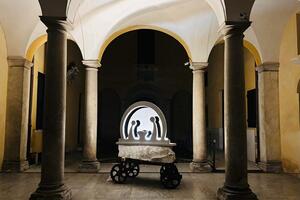 La "sacra famiglia" di Marco Biagi al Museo Ugo Guidi 2 a Massa