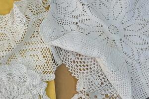 Una mantella di pizzo ricamato a mano per la Madonna di Sant'Agata  lunga un chilometro e mezzo: al record hanno contribuito anche le donne di Torano