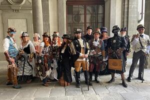 Figuranti steampunk in giro per Pontremoli