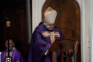 "Il sacrificio di mio figlio non sia stato vano" Le parole del Vescovo Vaccari ai funerali di Giacomo Bongiorni: un'omelia che ha fatto tremare una città intera