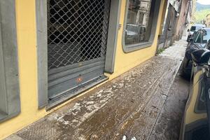 Invaso dal fango il marciapiede iniziale di Via Verdi: brutto spettacolo alla vigilia di Con-vivere