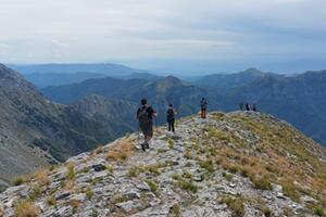 Il Parco delle Alpi Apuane presenta il calendario di agosto: escursioni, canyoning, e-bike e Campi Junior con navetta dedicata