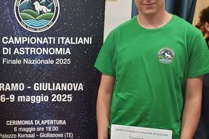 Diploma di merito per Francesco Manetti del Liceo Marconi di Carrara alla finale dei Campionati Italiani di astronomia 2025