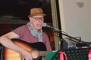 Presentazione del libro di Marco Alberti sulla storia delle biciclette prodotte da suo padre  a Forno il 26 agosto