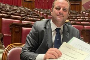 Il presidente Commissione parlamentare di inchiesta sul degrado delle città e periferie, onorevole Alessandro Battilocchio in visita a Carrara il 6 ottobre con Forza Italia