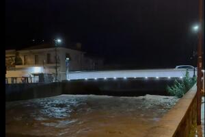 Notte di diluvio  sulla costa apuana: allagati i sottopassi a Massa, si teme l&#039;esondazione del fiume Carrione a Carrara