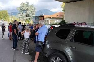 Massa, i residenti di via Baracchini contro il traffico dei camion: “Serve una soluzione alternativa”