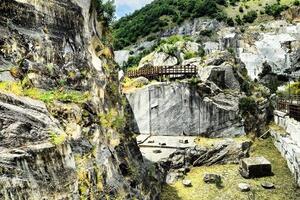 Alla scoperta di Fossacava, tornano le visite guidate alla cava romana: primo appuntamento il 28 giugno