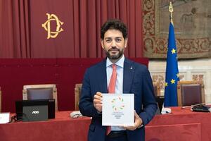 Andrea Barabotti riceve il &quot;Consumatore Award&quot; per il suo impegno nella tutela dei cittadini.
