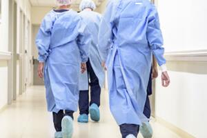 Picchi un&#039;infermiera all&#039;ospedale delle Apuane: arrestato