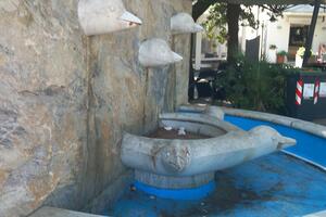 La fontana dei delfini a Marina di Massa nel degrado: l&#039;appello di Italia Nostra Massa Montignoso
