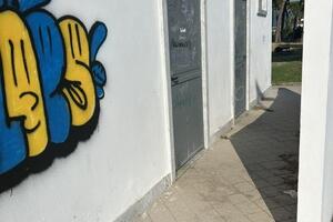 Bagni pubblici della pineta di CarraraFiere chiusi e nel degrado. Massimiliano Manuel, consigliere di Fratelli d'Italia: "Servizio essenziale da riaprire subito"