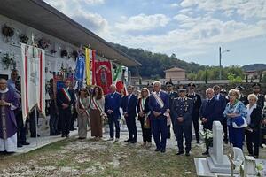 Cerimonia per l'82° anniversario della strage di Bergiola Foscalina: presenti tutte le istituzioni