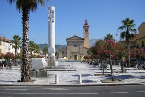 Al via gli eventi in Piazza Menconi curati  dalla Pro loco di Marina di Carrara