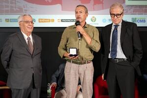 Giulio Milani vince il Premio Comisso 2026 per il libro Codice Tondelli