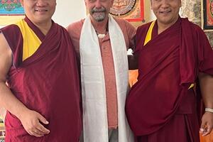 Il Venerabile Ghesce Chonga Tzering Là e la filosofa Chiara Bottici ospiti del convegno organizzato da Shambhala APS a Palazzo Binelli il 22 agosto