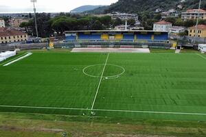 Urge un intervento di adeguamento dello stadio per la serie B: Avenza R-esiste interroga l&#039;amministrazione sulle risorse