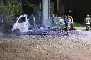 Incendio di un veicolo ad Albiano Magra: decisivo l’allarme lanciato dai giovani del paese