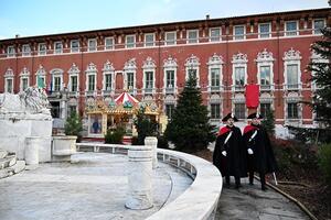 Più pattuglie dei carabinieiri in servizio nella provincia apuana durante le festività natalizie